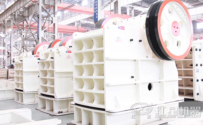 顎式破碎機(jī)外形簡(jiǎn)單，效果卻受到一致好評(píng)