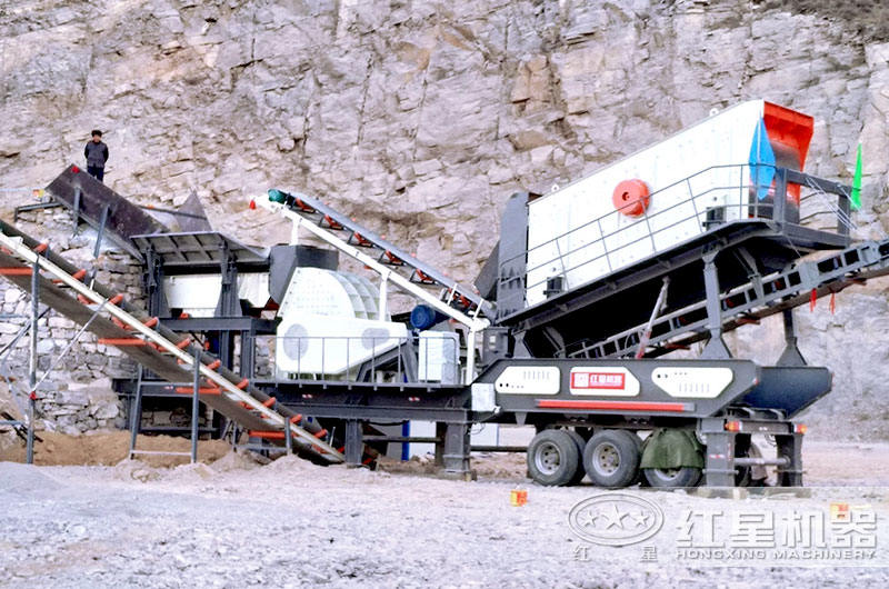 移動礦山粉碎機(jī)現(xiàn)場