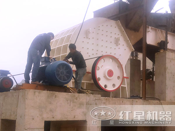 一臺1610重鍾破碎機(jī)現(xiàn)場圖