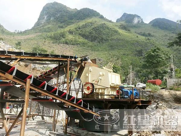 1214石頭碎石機(jī)碎石機(jī)嗑石機(jī)現(xiàn)場(chǎng)作業(yè)