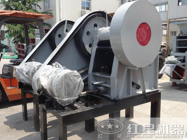 pe200-300側(cè)面圖，搭載7.5kw電動(dòng)機(jī)