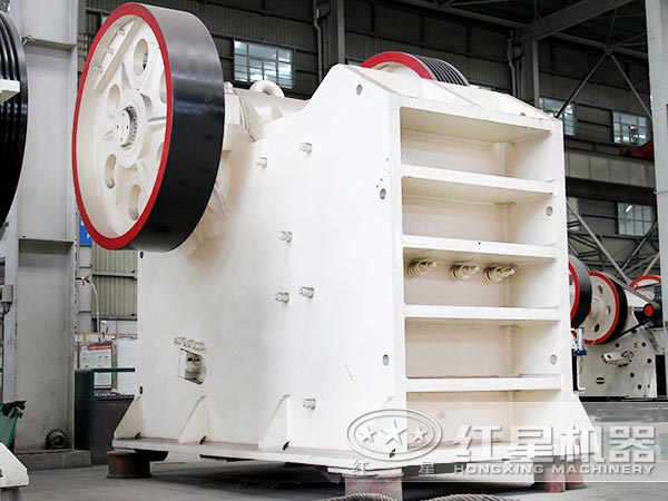 顎式破碎機廠區(qū)