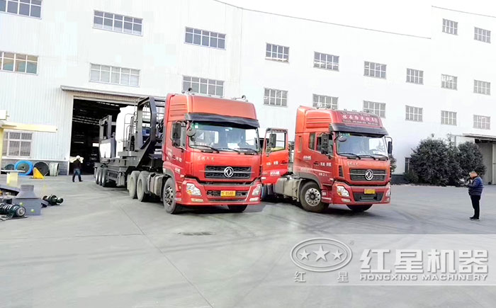 紅星移動(dòng)破碎機(jī)車間發(fā)貨現(xiàn)場