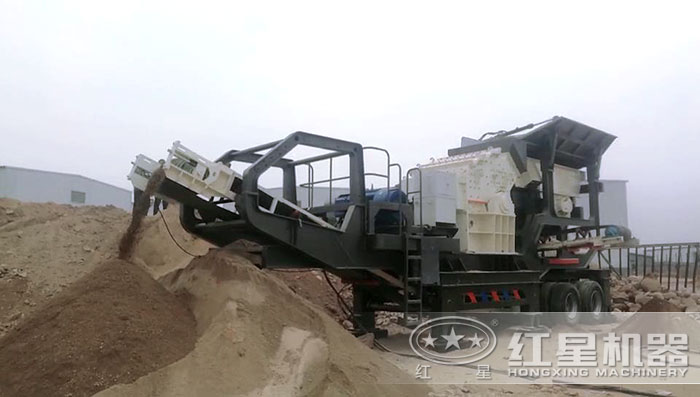 小型車式流動(dòng)石子粉碎機(jī)現(xiàn)場(chǎng)
